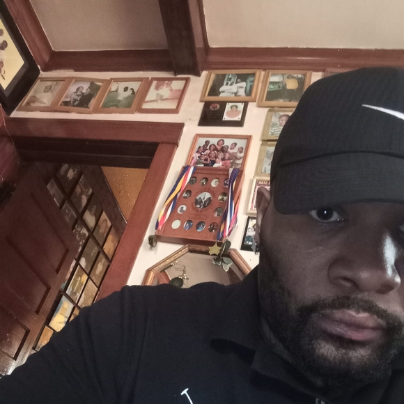 Profile Picture of George Gant (@georgedgantjr) on Poshmark