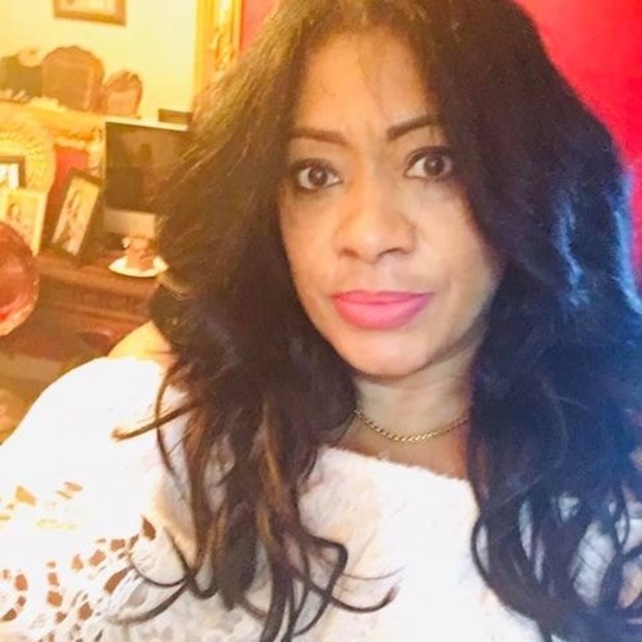 Profile Picture of Ceneida Castro (@dominican_166) on Poshmark