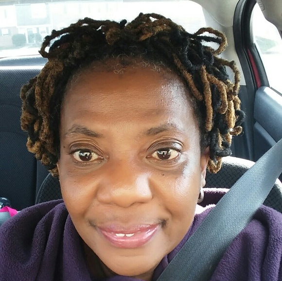 Profile Picture of Pamela Freeman (@ninasmom3) on Poshmark