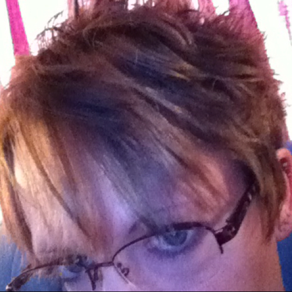 Profile Picture of Chris Bowen (@designerdiva72) on Poshmark