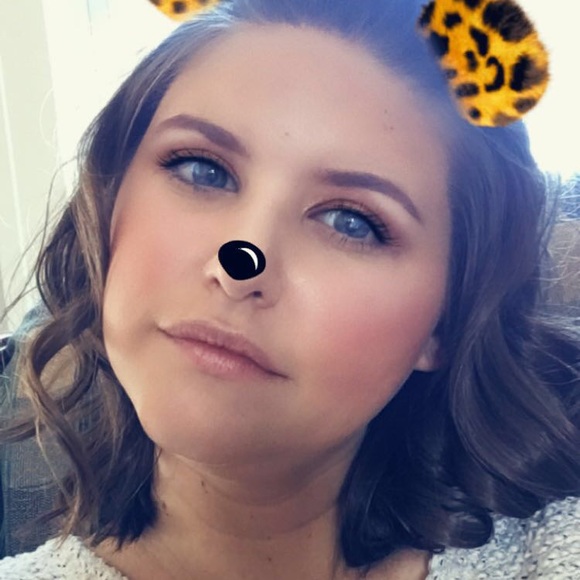 Profile Picture of Bethany Broekema (@babs85) on Poshmark