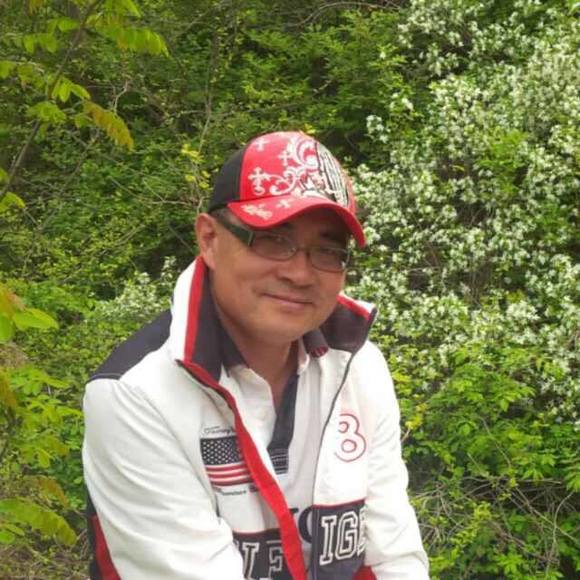 Profile Picture of Yong Zhang (@zorrosssg) on Poshmark