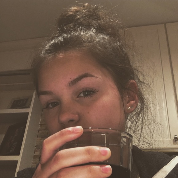 Profile Picture of Tatiana Lupo (@tatiana_lupo) on Poshmark