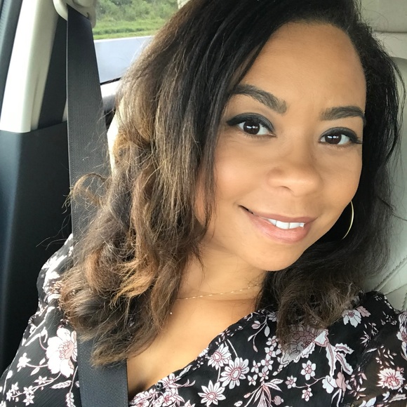 Profile Picture of Leann Stewart-ioannidis (@trend_cycle) on Poshmark