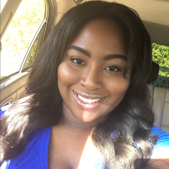 Profile Picture of Bianca Wells (@dominique32294) on Poshmark