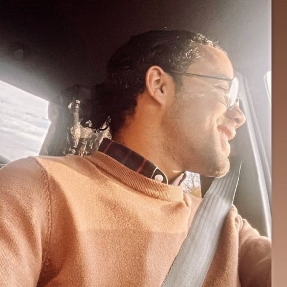 Profile Picture of Jonathan Baez (@jonnybaez1997) on Poshmark