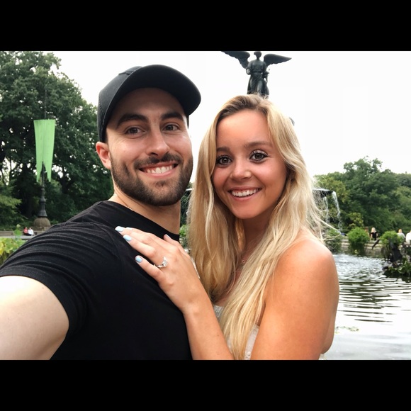 Kelly Markham - Poshmark Profile Picture of Kelly Markham (@kellymarkham) on Poshmark