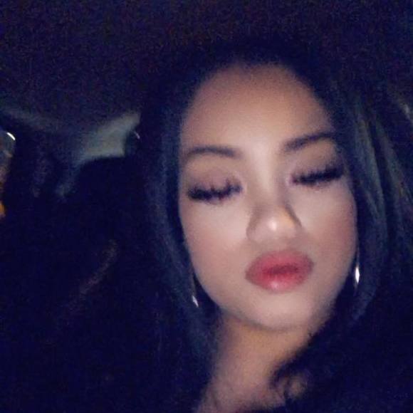 Profile Picture of Nelly Nellz (@cakedupnelly) on Poshmark