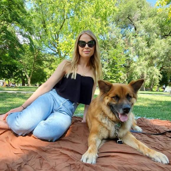 Profile Picture of Leah Borley (@leahborley) on Poshmark