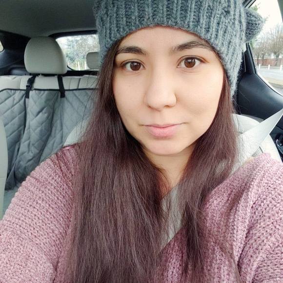 Profile Picture of Ashley Paradee (@xmeoo) on Poshmark