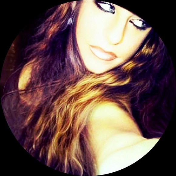 Profile Picture of Amanda Colborn (@amandacolborn) on Poshmark