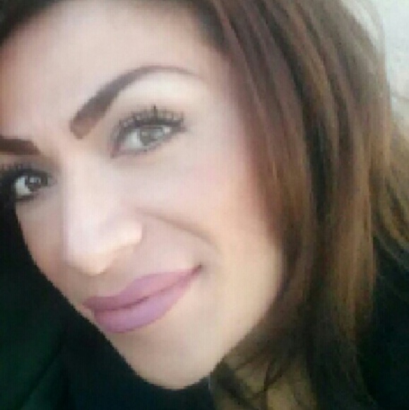 Profile Picture of Christina Salomon (@2turtledoves) on Poshmark