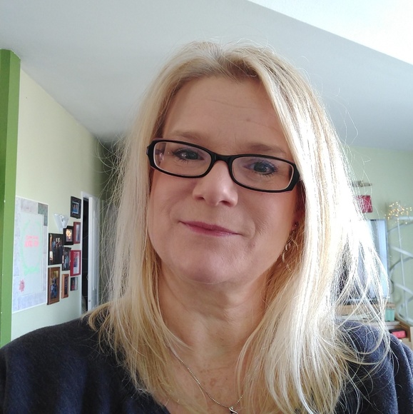 Profile Picture of Brandi Bewick (@brandibewick) on Poshmark