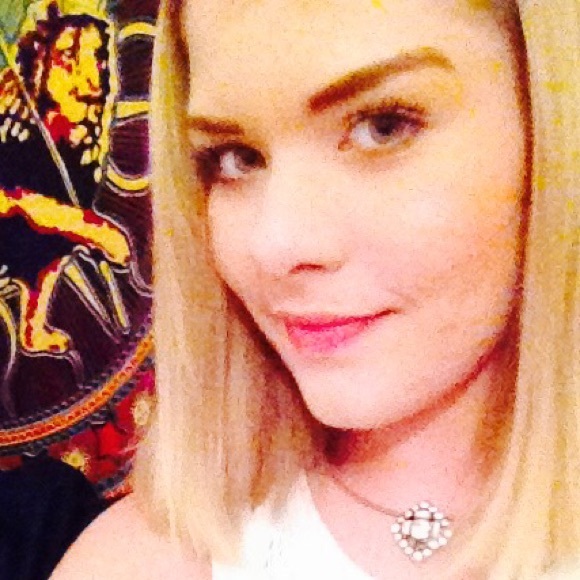 Profile Picture of Khrystyna Holyk (@khrystynaholyk) on Poshmark