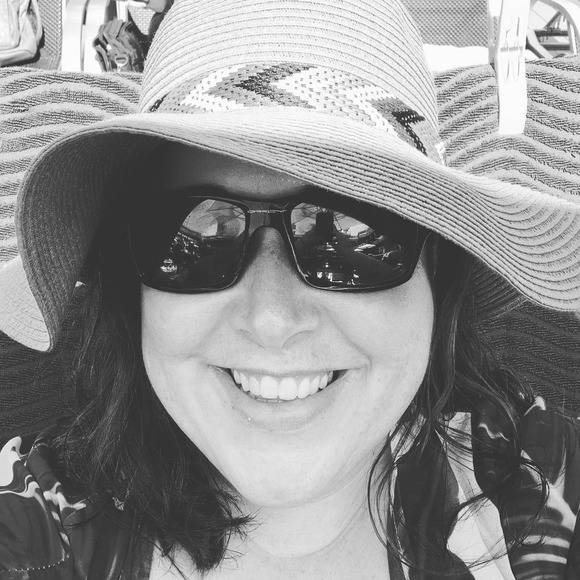 Profile Picture of Tracey Bartula (@tracynn22) on Poshmark