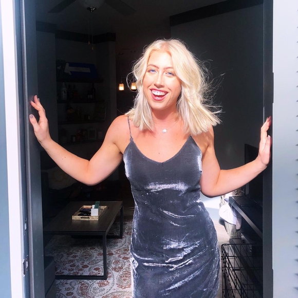 Profile Picture of Gigi Gibbs (@vlg16d) on Poshmark