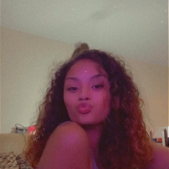 Sydnee Jones - Poshmark Profile Picture of Sydnee Jones (@sydnee67) on Poshmark