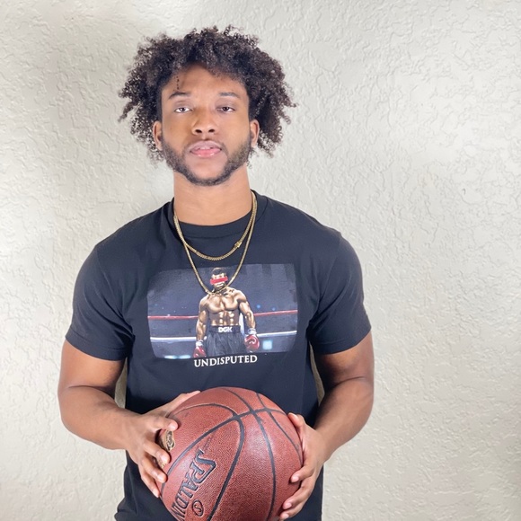 Profile Picture of David Ambrose (@appaty123) on Poshmark