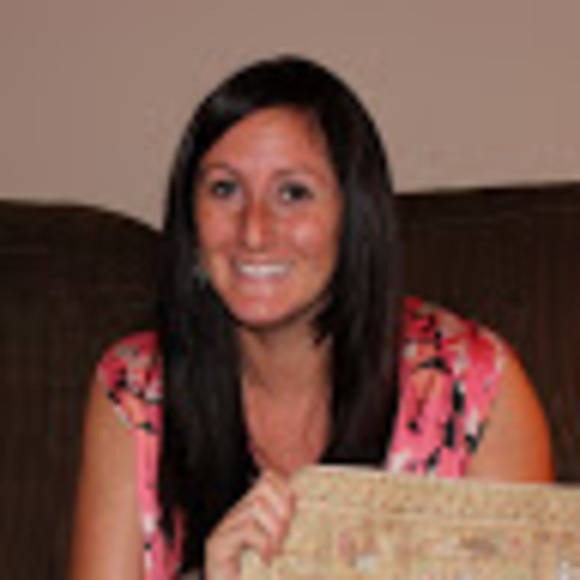 Profile Picture of Stephanie Swalley (@stephswall) on Poshmark
