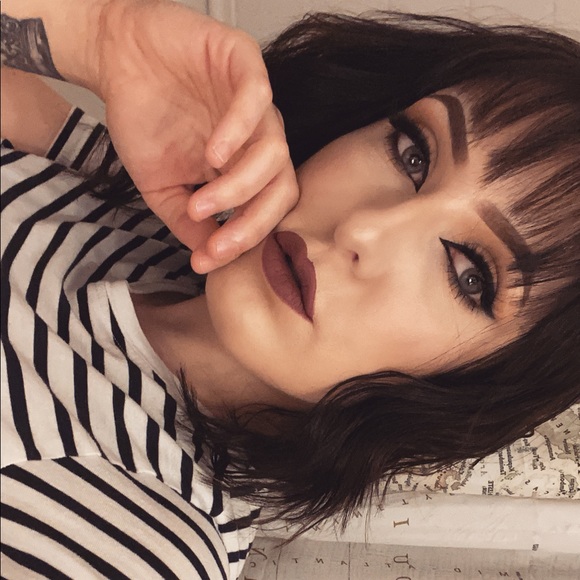 Profile Picture of Ashley Huke (@amfhb) on Poshmark