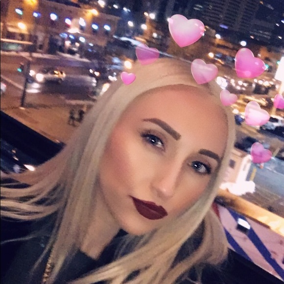 Profile Picture of Katherine Manning (@mkatherine908) on Poshmark