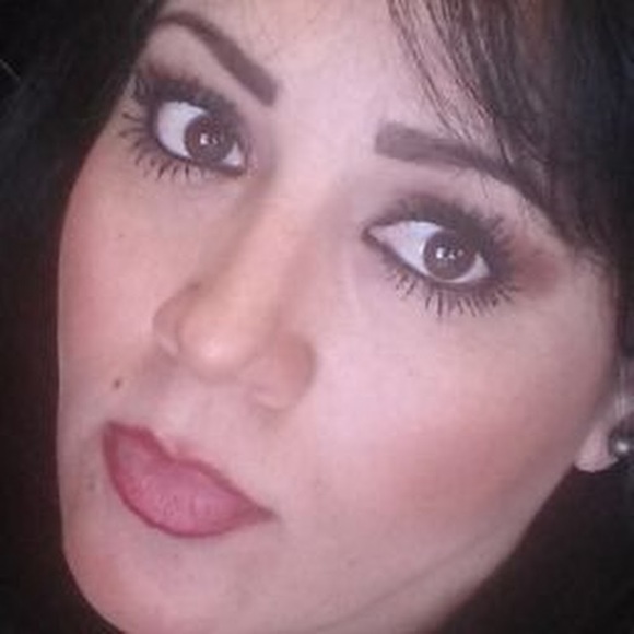 Profile Picture of Claudia Medina (@claudia_medina) on Poshmark