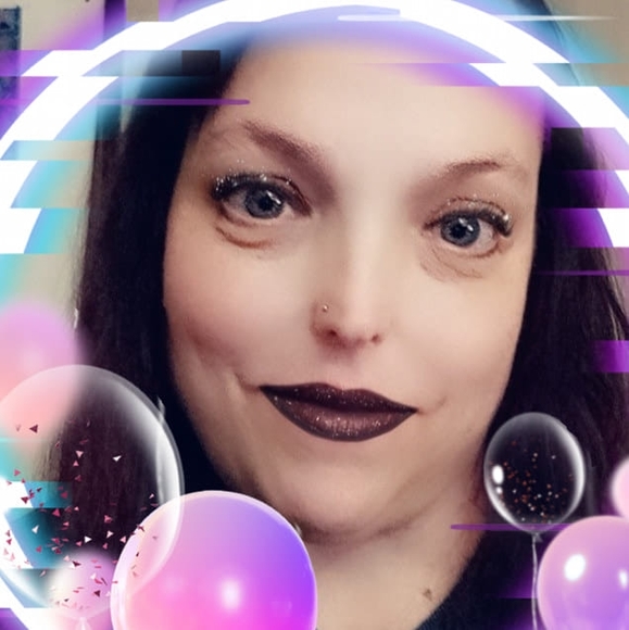 Profile Picture of Debra Freeman (@babsvrs) on Poshmark