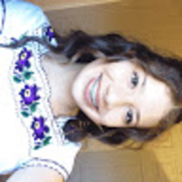 Profile Picture of Brianna Constantino (@briconstantino) on Poshmark
