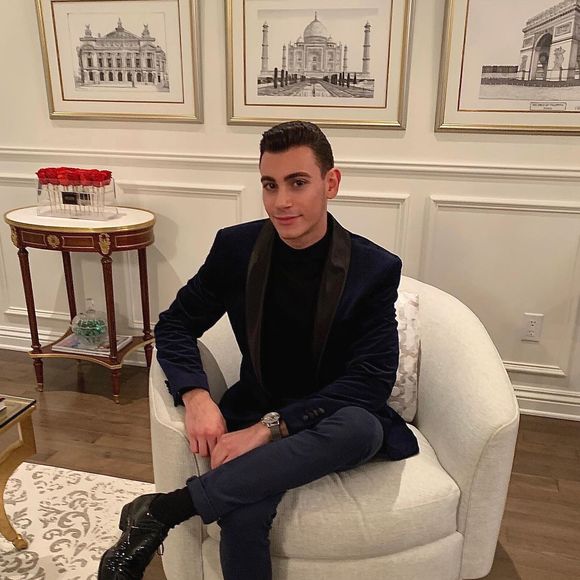 Profile Picture of Thomas Athanasopoulos (@thomasathans) on Poshmark