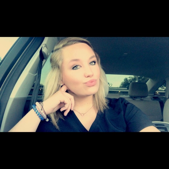 Profile Picture of Caitlin Pruitt (@cdpruitt0076) on Poshmark