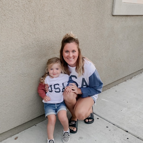 April Mclendon - Poshmark Profile Picture of April Mclendon (@admclendon12) on Poshmark