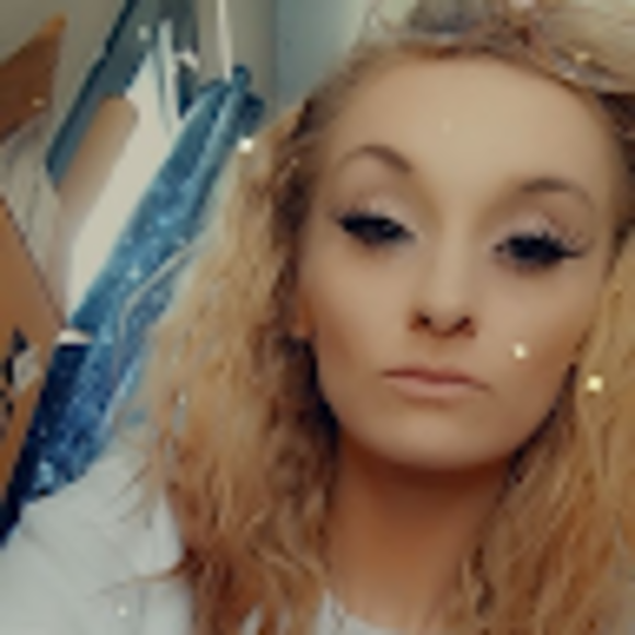 Profile Picture of Danielle Steffl (@daniellesteffl) on Poshmark