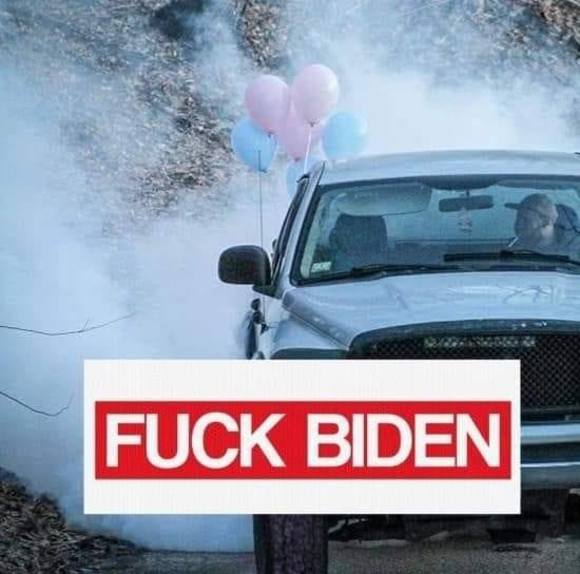 Profile Picture of Chris Willard (@chriswillard214) on Poshmark