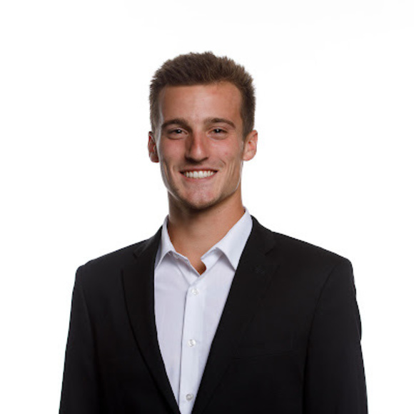 Kameron Helmlinger - Poshmark Profile Picture of Kameron Helmlinger (@khelmli1) on Poshmark