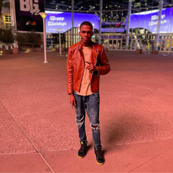 Profile Picture of Kelvin yunior Turbides (@k_turbides) on Poshmark