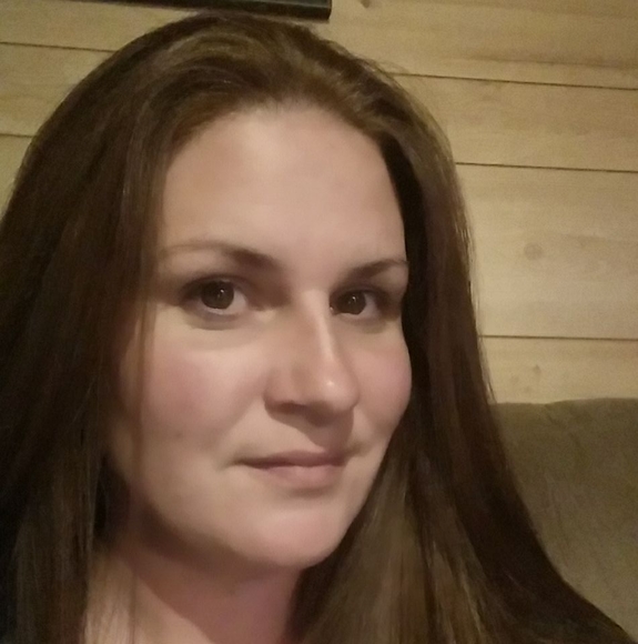 Profile Picture of Dawn Waggoner (@waggoner81) on Poshmark