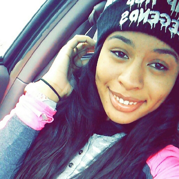 Profile Picture of Ariel Walker (@rellea) on Poshmark