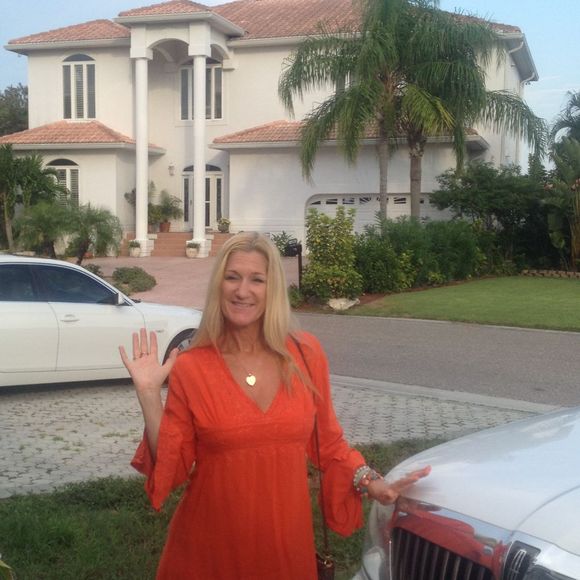 Profile Picture of Jules Gardner (@julesrulestb) on Poshmark