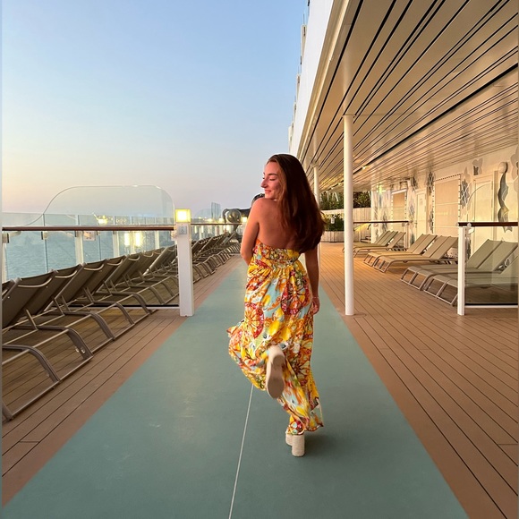 Profile Picture of Sarah Dantonio (@smdanton) on Poshmark