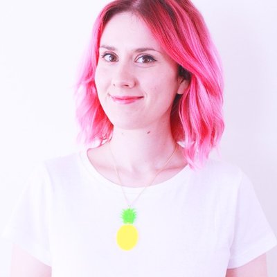 Profile Picture of Laura Hunter (@ilovecrafty) on Twitter