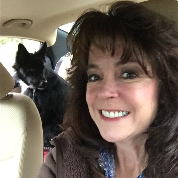Profile Picture of Joanne Mccarron (@joanne211) on Poshmark