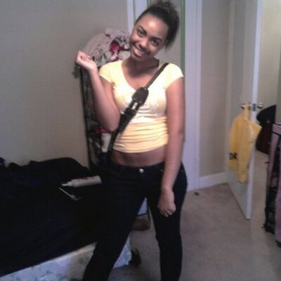 Profile Picture of DEE-DEE WESLEY (@SUCHA_DOLLiE) on Twitter