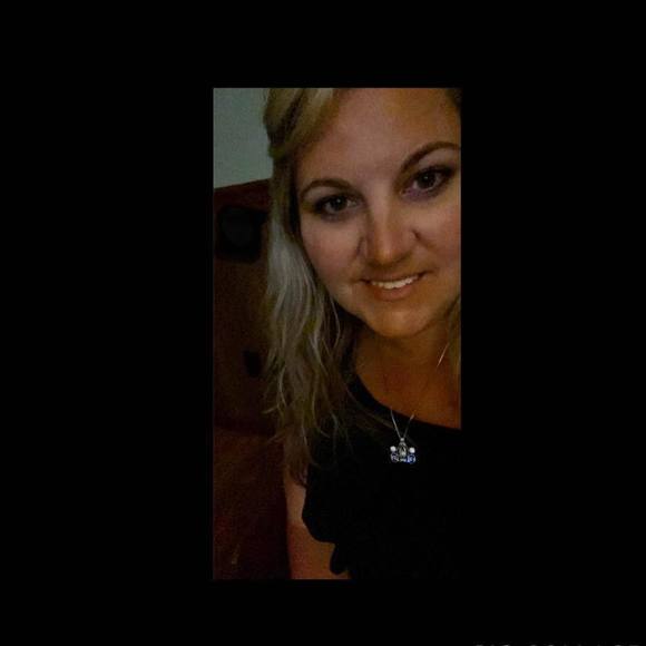 Profile Picture of Amy Kidd (@aakidd0204) on Poshmark