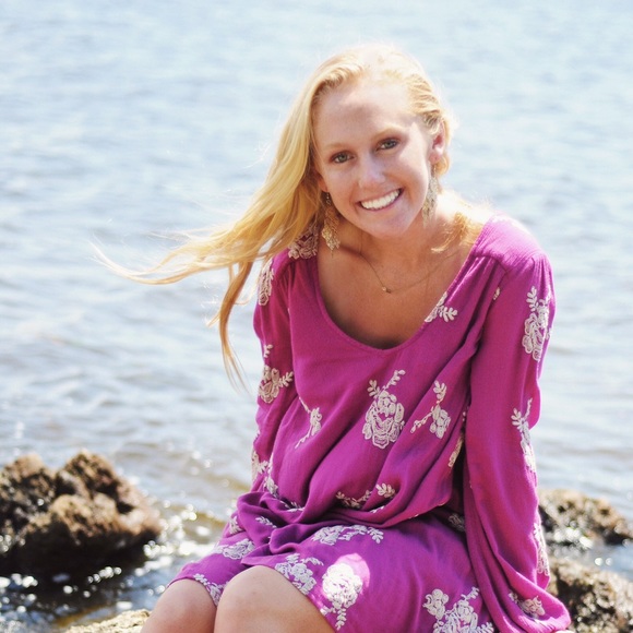 Profile Picture of Maryann Rompf (@maryannrompf) on Poshmark