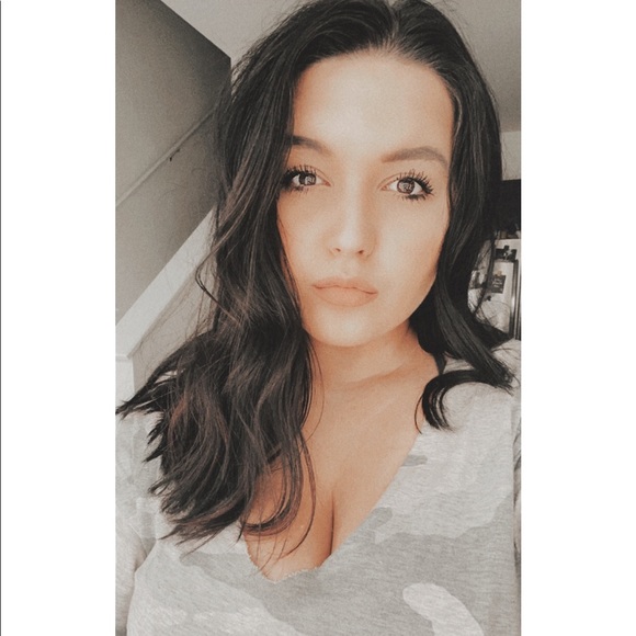 Profile Picture of Michaela Farrell (@michaelafarr342) on Poshmark