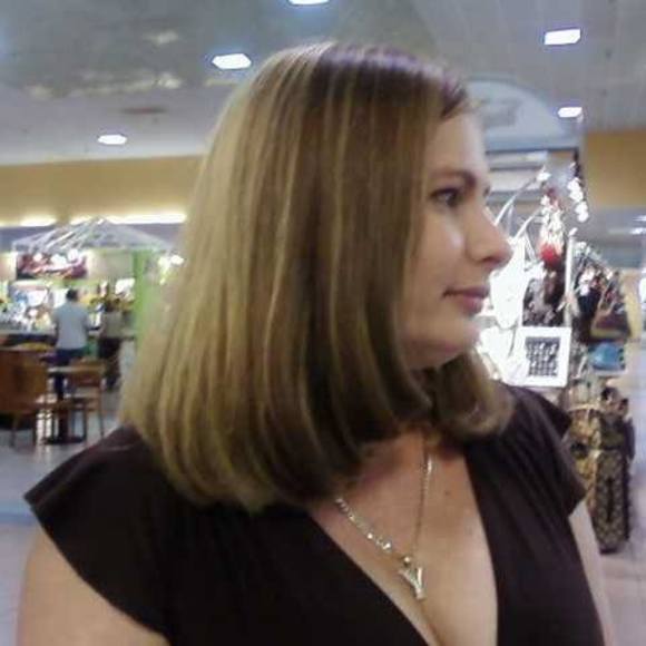 Profile Picture of Yusimi Fernandez gonzalez (@yusimi_f) on Poshmark