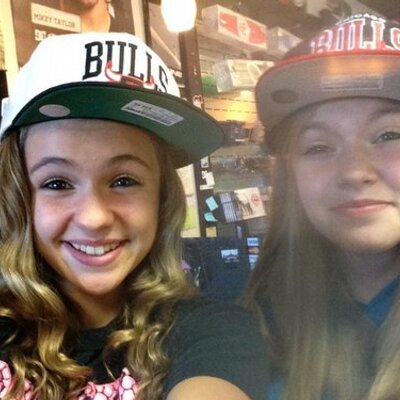 Profile Picture of Jessie And Hailey (@EyitsHaiandJess) on Twitter