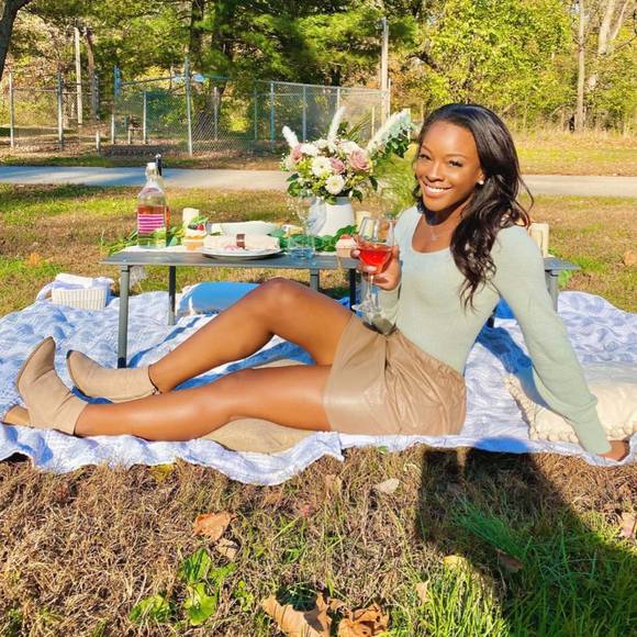 Profile Picture of Dellah Angel (@prepandsass23) on Poshmark
