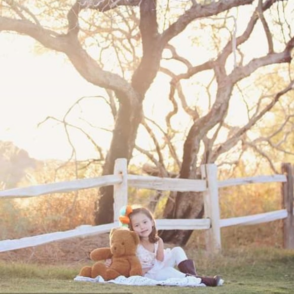 Profile Picture of Andrea Riesen (@andreamserrano) on Poshmark