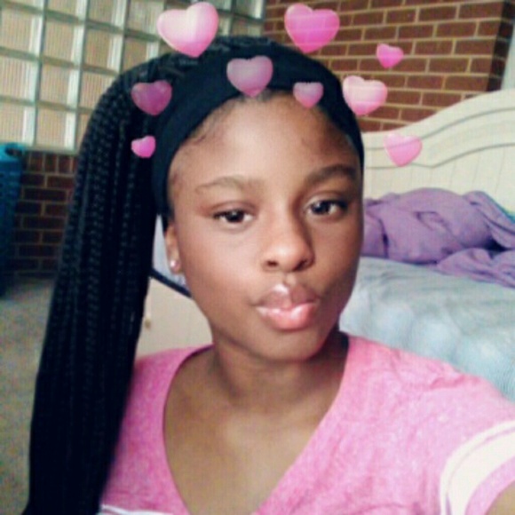 Profile Picture of Adrianna Borders (@weeeheart) on Poshmark